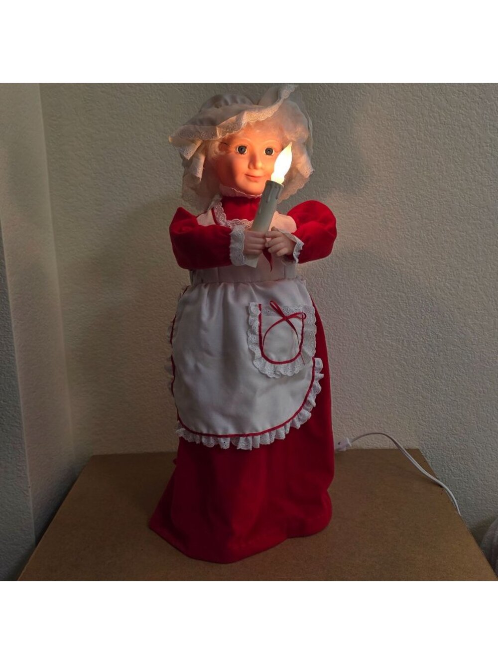 Vintage Mrs. Claus Christmas Light-Up Figurine Holding Candle Red & White Outfit